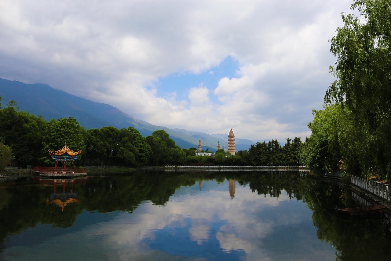 dali nature three pagodas park summer blue sky free