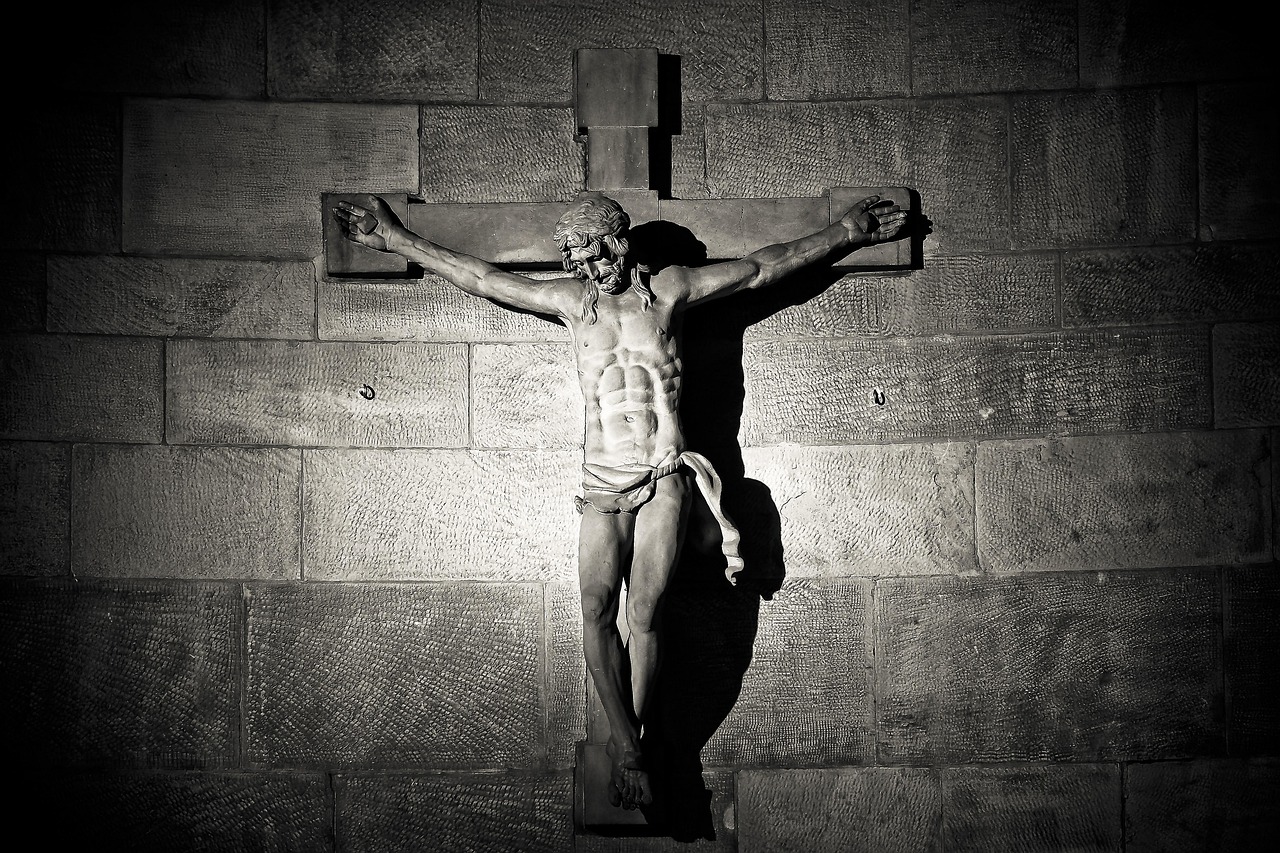 cross  crucifix  jesus  crucifixion  church  faith  religion  architecture  christianity  christian  statue  christ  sculpture  figure  jesus christ  art  figur