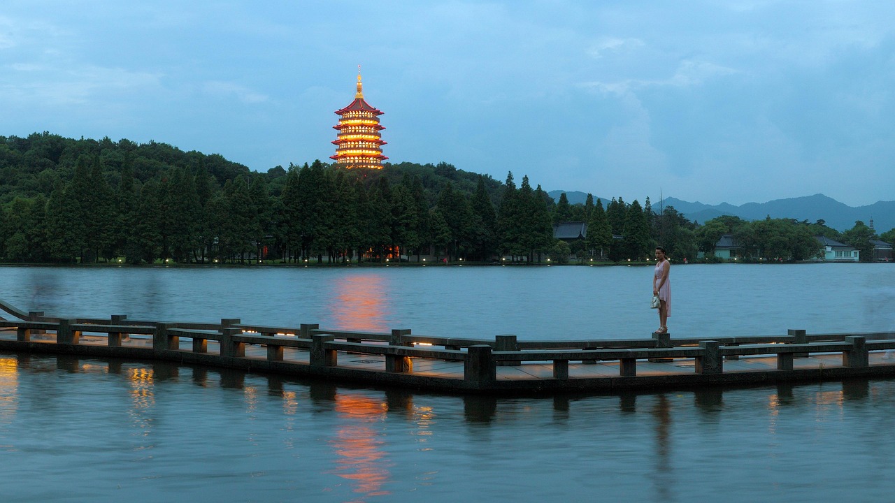 hangzhou west lake night  leifeng pagoda lights  west lake bridge park