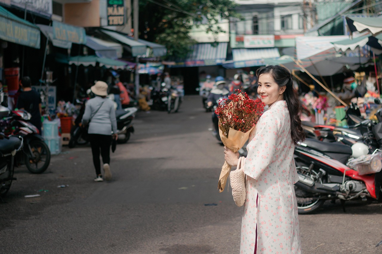 woman  beautiful flowers  flowers  market  flower wallpaper  old  flower background  nature  vietnam