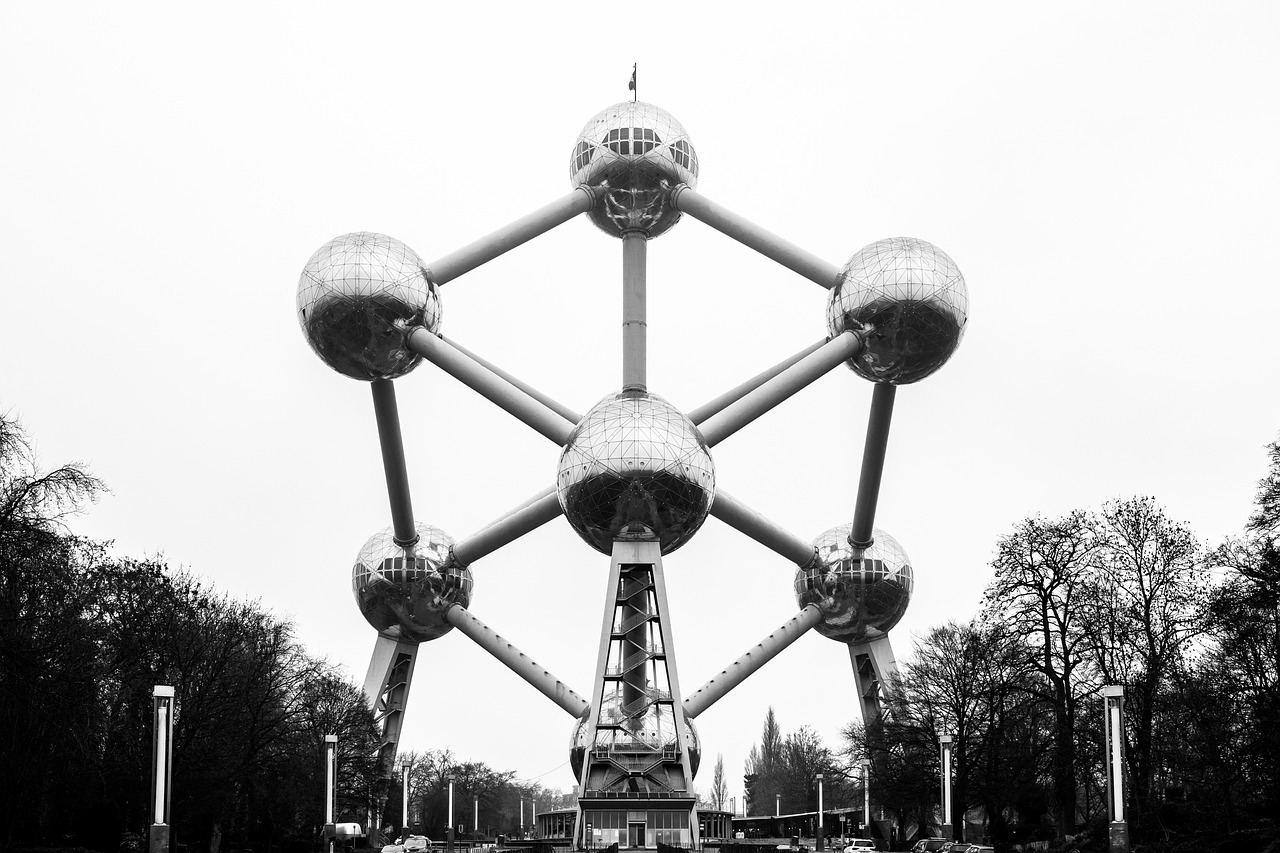 brussels  belgium  city  europe  capital city  capital of europe  eu  european union  historic center  urban  belgian  atomium  atom  world's fair  expo  black 