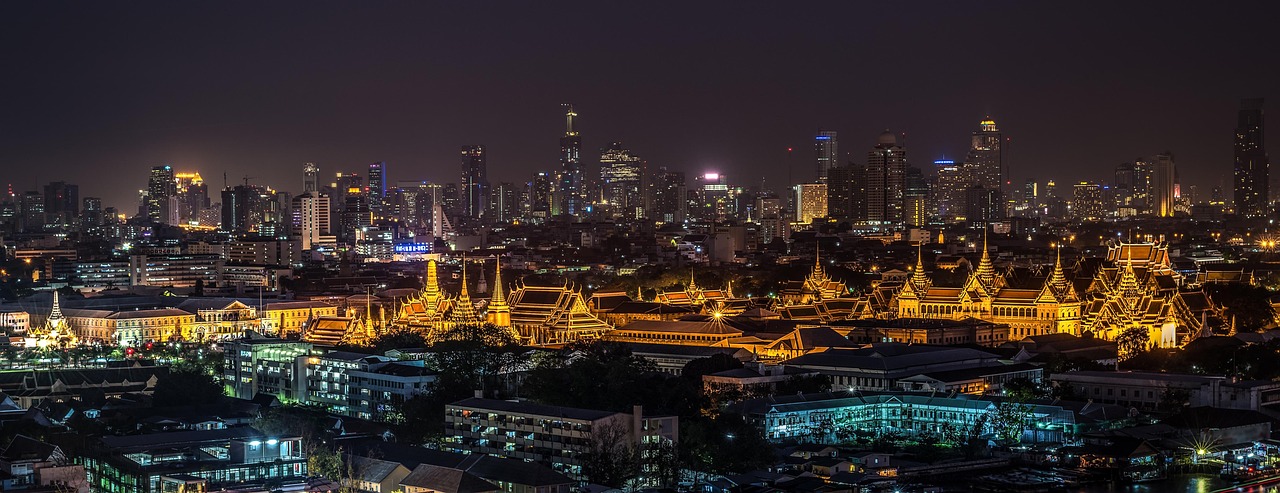 grand palace  bangkok  temple  night  wat phra kaew  thailand  ancient  architecture  asia  buddhism  capital  city  cityscape  history  palace  pagoda  city li