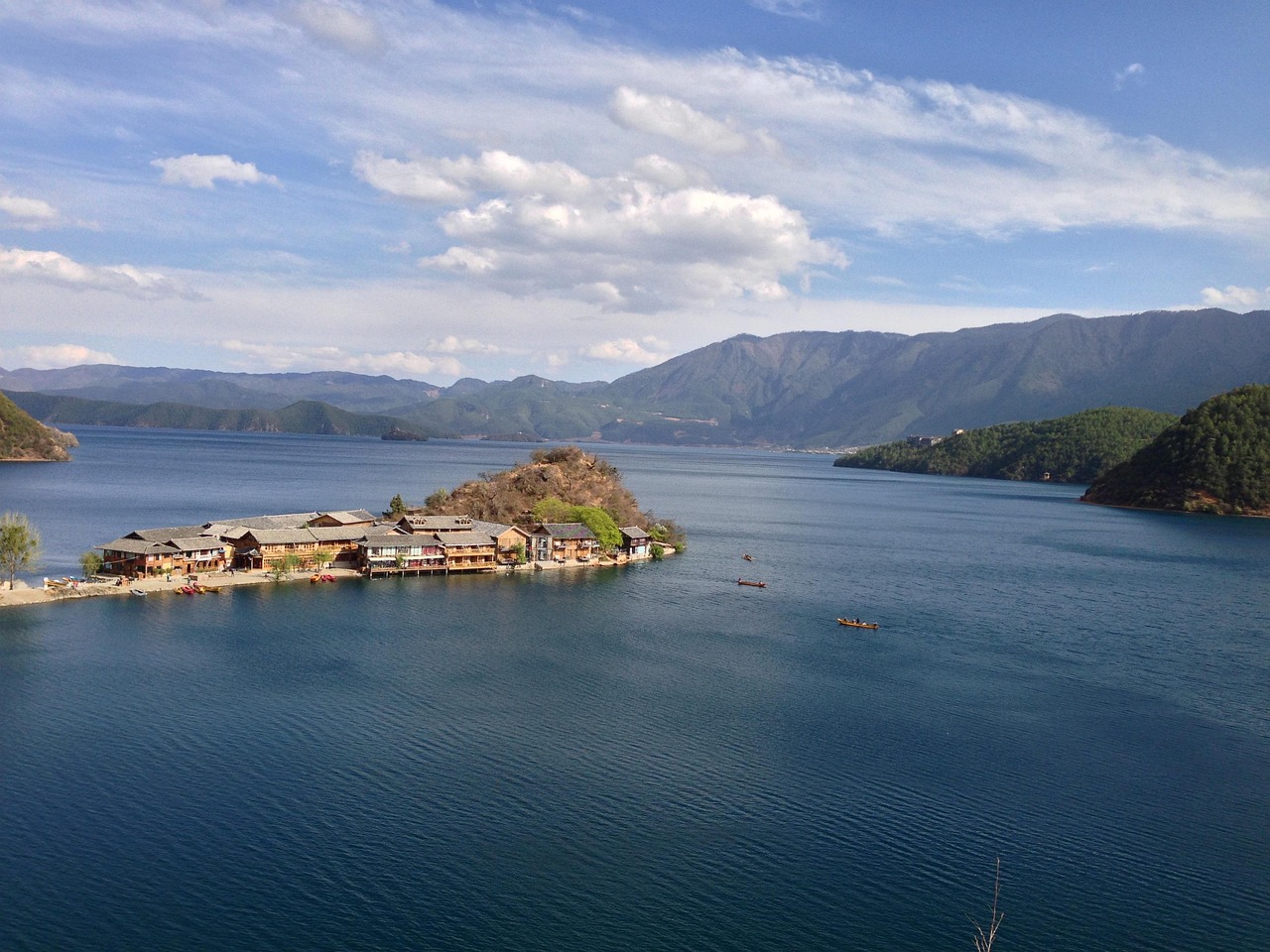 shanghai put lake small island blue sky white cloud China Yunnan Lijiang