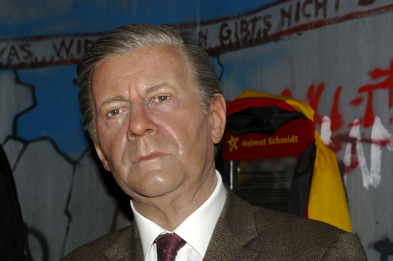 helmut schidt wax figure politics former federal chancellor spd berlin madame tussauds