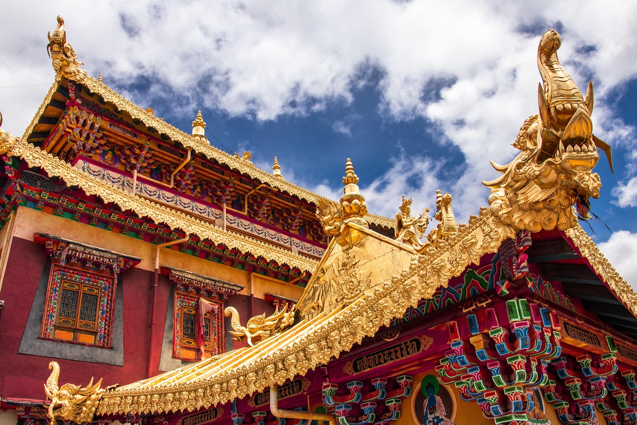 shangri la  temple  b  building  buddhism  yunnan  landmark  scenic  scenery  historical  china  yunnan  yunnan  yunnan  yunnan  yunnan