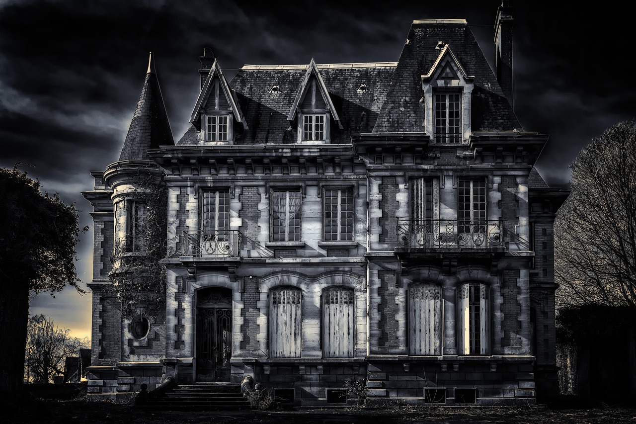 villa  house  grim  dark  old villa  residence  mansion  estate  architecture  building  old  facade  old house  masonry  expired  haunted house  abandoned  gru