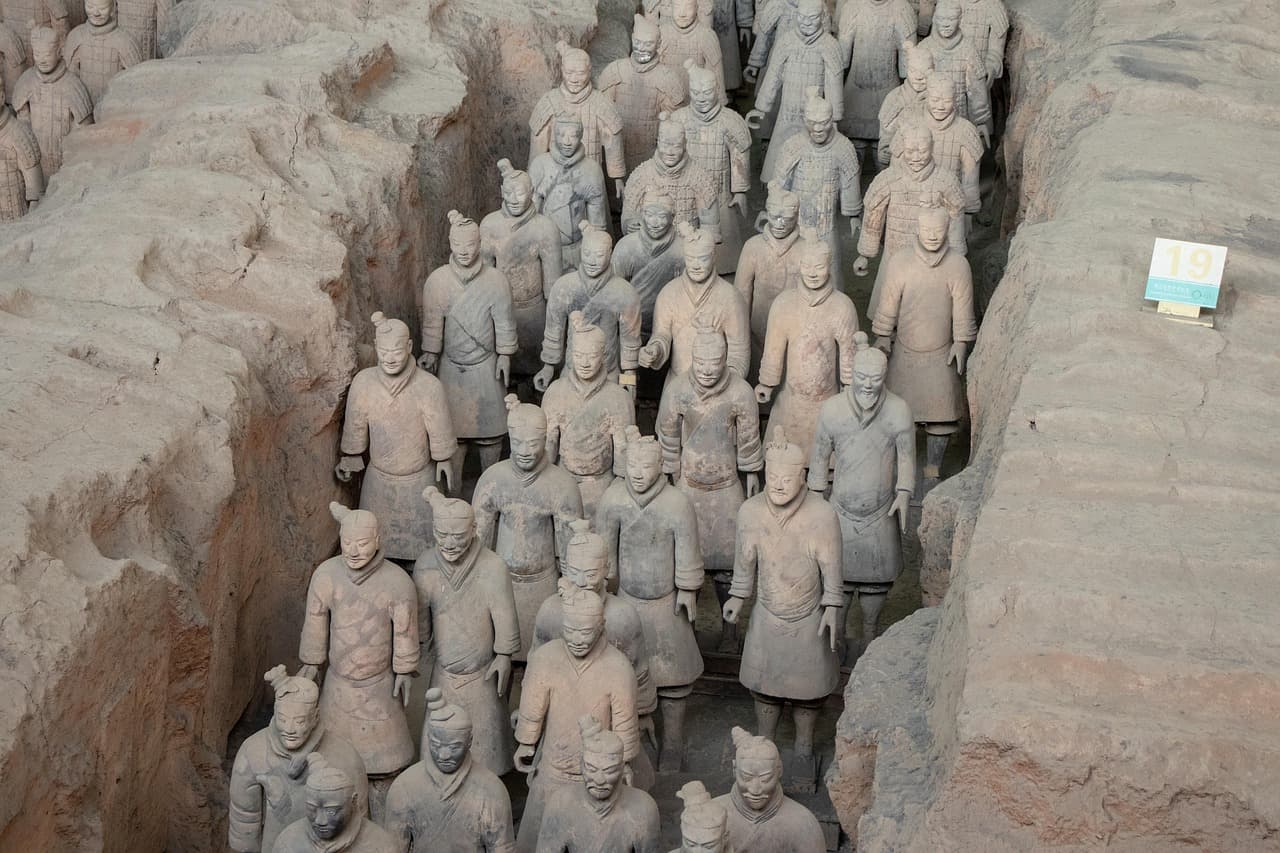 china  xi'an  terracotta  warriors  statue  soldier  history  ancient  army  archeology  tourism  brown history  brown army  china  china  china  xi'an  xi'an  