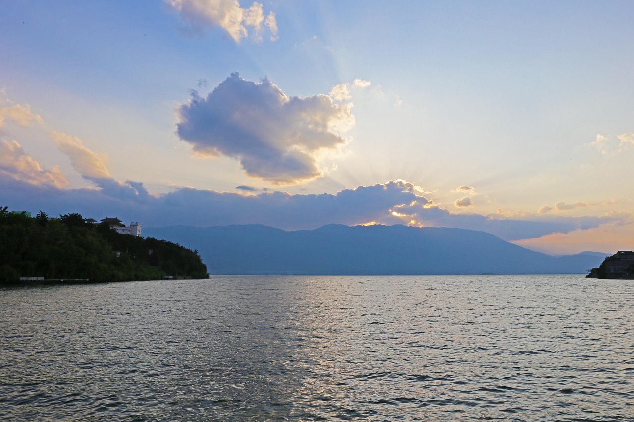 dali nature erhai lake sunset holy light cloud yunnan