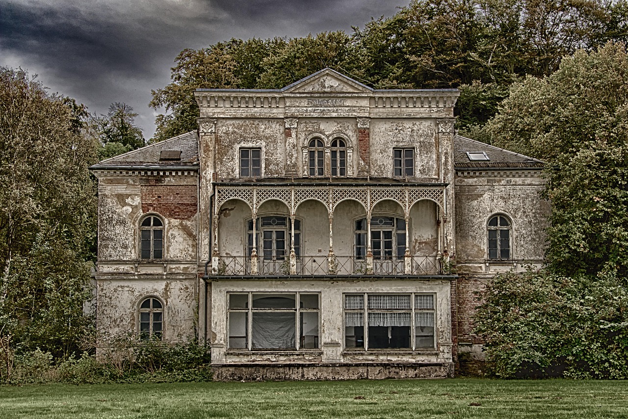 lost places villa ruins abandoned exterior old heiligendam building old house facade lapsed mecklenburg-vorpommern abandoned old house old house