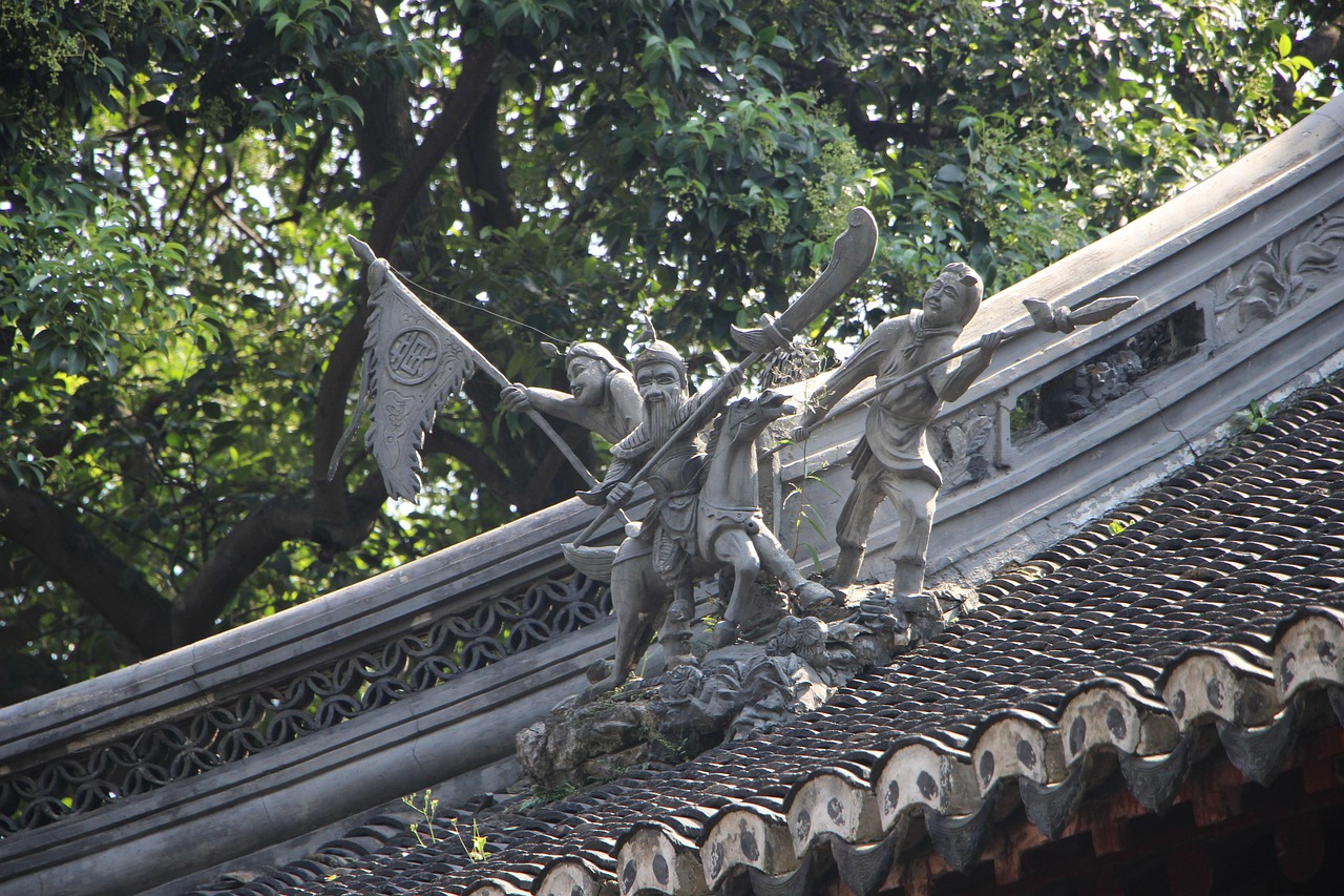 building  old building  rooftop  sculpture  shanghai tower  yuyuan garden  shanghai  china  rooftop  yuyuan garden  yuyuan garden  yuyuan garden  yuyuan garden 